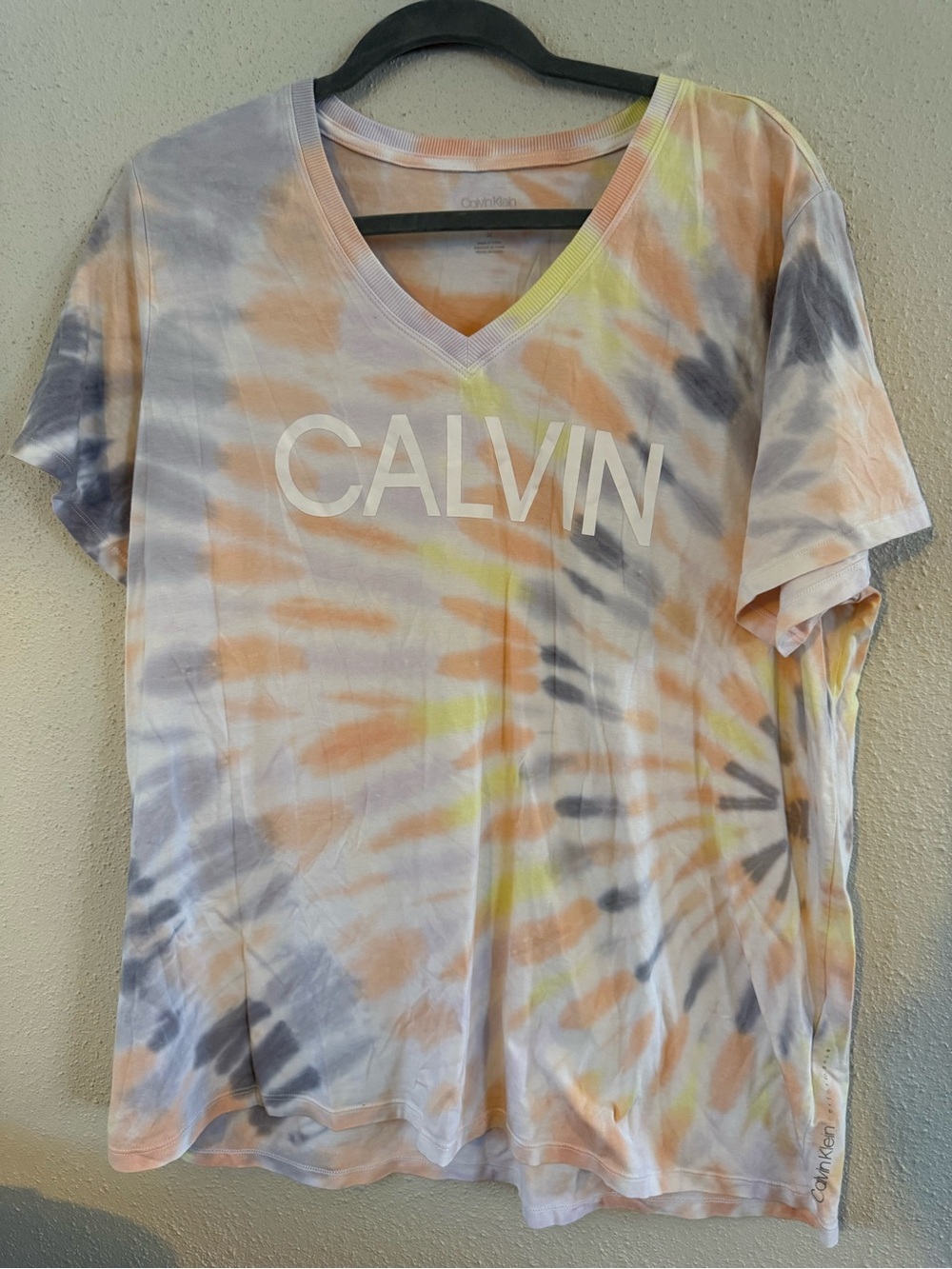 1X Calvin Klein Women's Tie-Dye V-Neck Tee in Pastel Orange & Gray